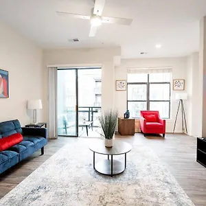  Apartment Luxury Wifi, Gym, Pool, Shops & Food! Unit 329